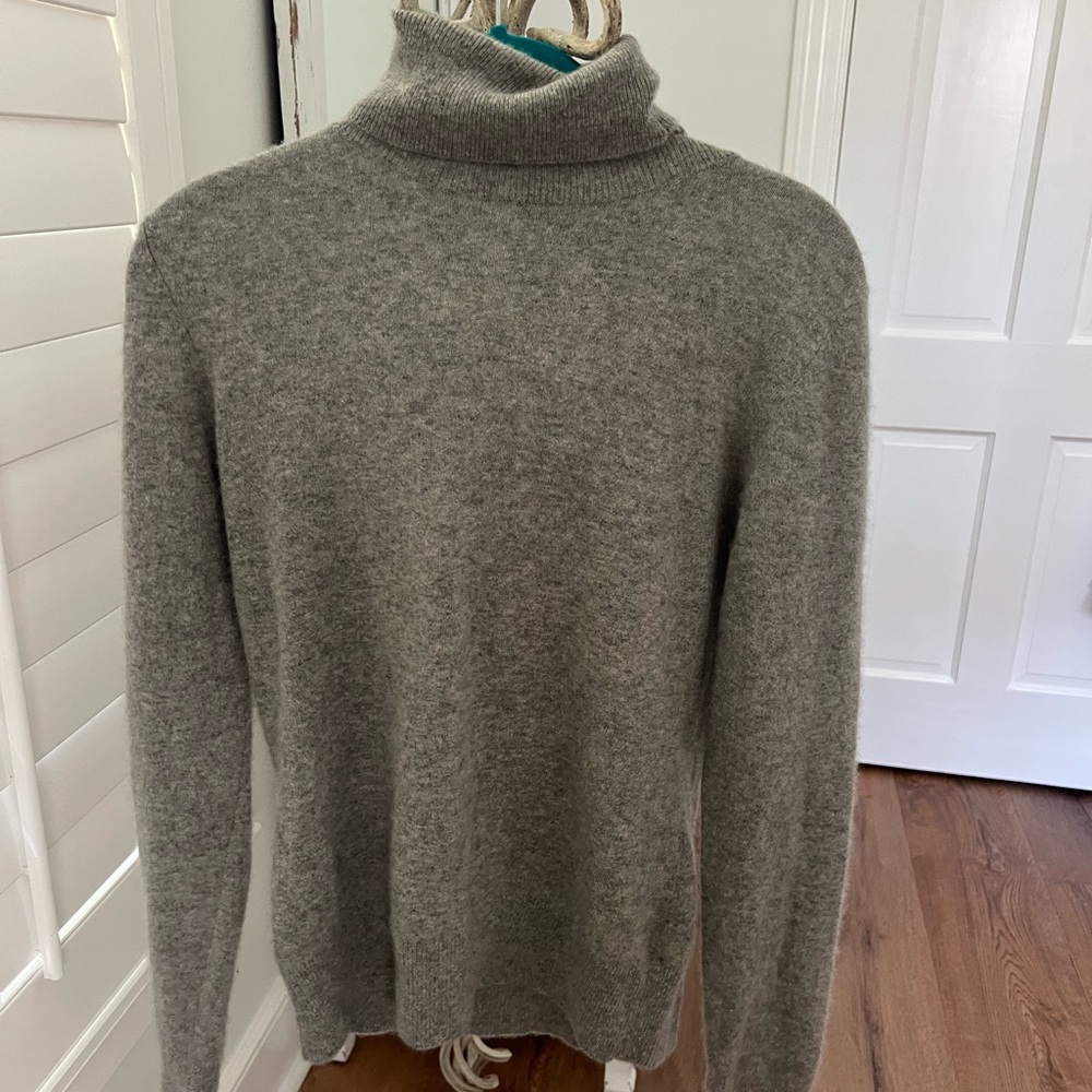 Bloomingdale's Cashmere Gray Turtleneck Sweater